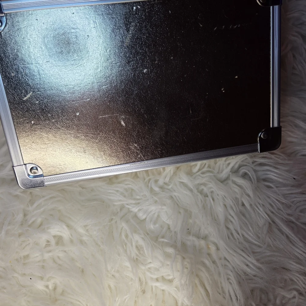 Vaultz Wonder Woman Silver Chrome Pencil Box Travel Case